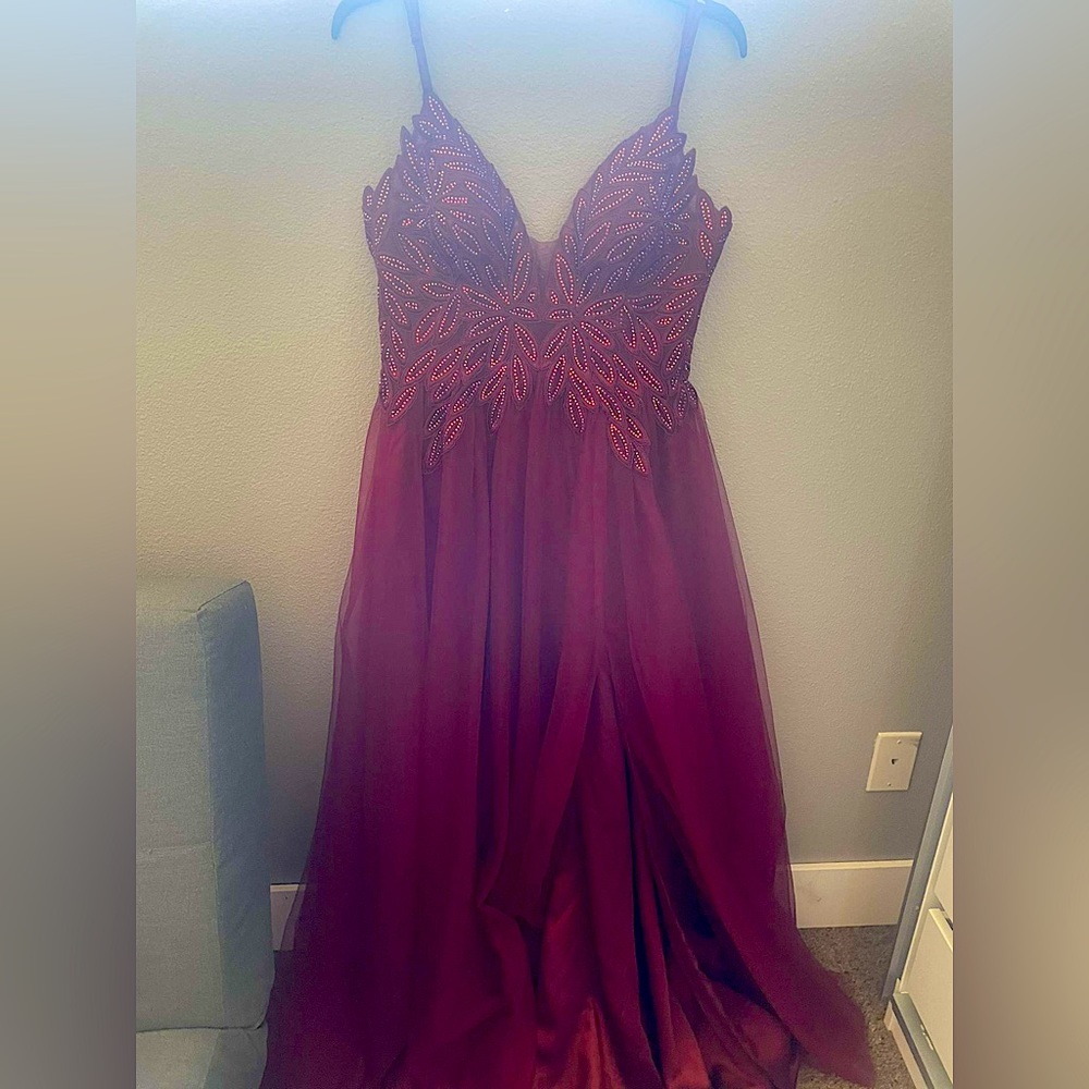 This dress is absolutely gorgeous and was a show stopper at prom!